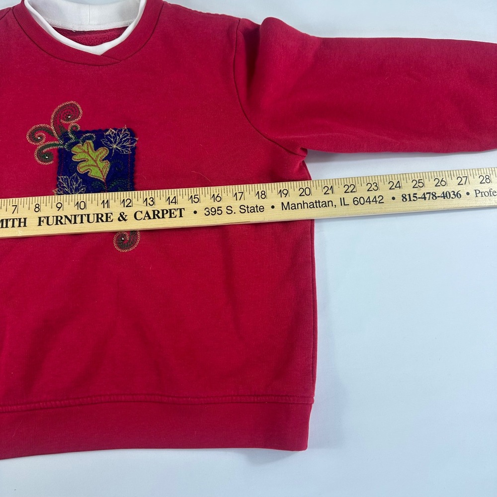 Youth M Red Crewneck Sweatshirt Long Sleeve Leaf Patch Applique Pullover Top‎ - Picture 5 of 5